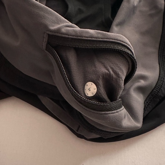 Lululemon Speed short 2.5”*LR, Size 4 - Picture 10 of 12